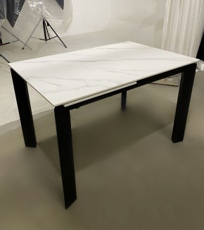 Стол CORNER 120 MATT WHITE MARBLE SOLID CERAMIC / BLACK, ®DISAUR в Нытве - nytva.mebel-74.com | фото